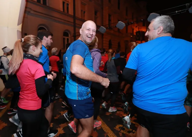 Dru&scaron;tvo sportske rekreacije AKTIVAN ŽIVOT u suradnji s Gradskim uredom za zdravstvo grada Zagreba povodom obilježavanja &ldquo;Mjeseca borbe protiv ovisnosti&rdquo; organiziralo je gradsku noćnu uličnu atletsku utrku 7. Zagrebački noćni cener.