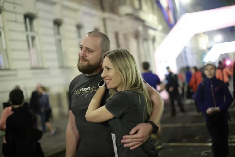 Dru&scaron;tvo sportske rekreacije AKTIVAN ŽIVOT u suradnji s Gradskim uredom za zdravstvo grada Zagreba povodom obilježavanja &ldquo;Mjeseca borbe protiv ovisnosti&rdquo; organiziralo je gradsku noćnu uličnu atletsku utrku 7. Zagrebački noćni cener.