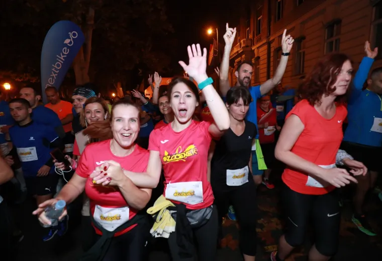 Dru&scaron;tvo sportske rekreacije AKTIVAN ŽIVOT u suradnji s Gradskim uredom za zdravstvo grada Zagreba povodom obilježavanja &ldquo;Mjeseca borbe protiv ovisnosti&rdquo; organiziralo je gradsku noćnu uličnu atletsku utrku 7. Zagrebački noćni cener.