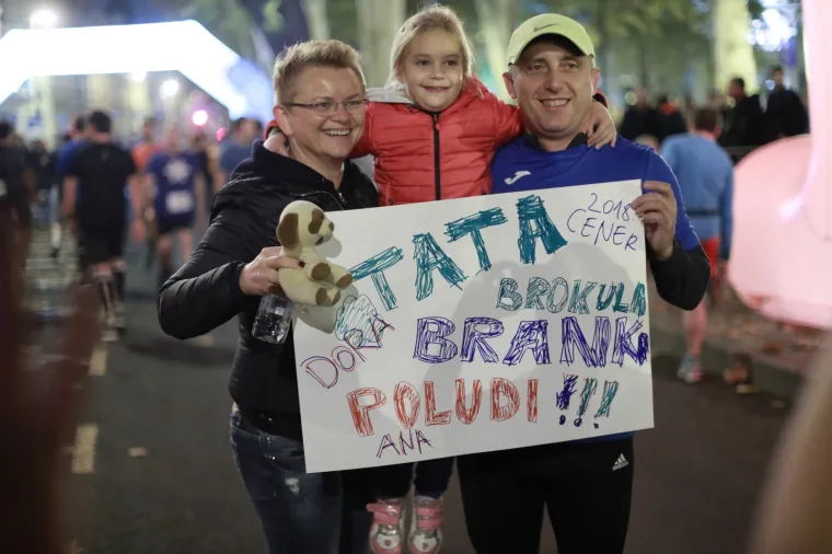 Dru&scaron;tvo sportske rekreacije AKTIVAN ŽIVOT u suradnji s Gradskim uredom za zdravstvo grada Zagreba povodom obilježavanja &ldquo;Mjeseca borbe protiv ovisnosti&rdquo; organiziralo je gradsku noćnu uličnu atletsku utrku 7. Zagrebački noćni cener.