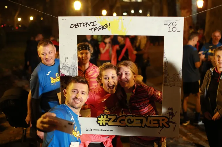 Dru&scaron;tvo sportske rekreacije AKTIVAN ŽIVOT u suradnji s Gradskim uredom za zdravstvo grada Zagreba povodom obilježavanja &ldquo;Mjeseca borbe protiv ovisnosti&rdquo; organiziralo je gradsku noćnu uličnu atletsku utrku 7. Zagrebački noćni cener.