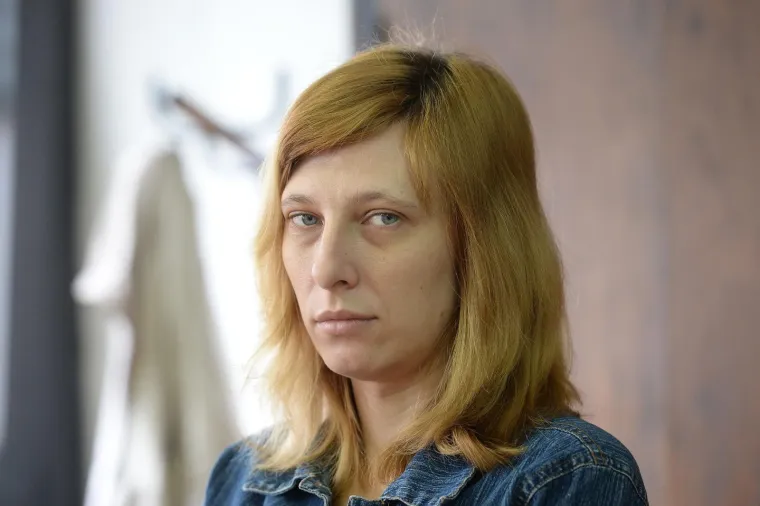 Slađana Brkić osuđena je na 10 godina zatvora za ubojstvo nevjenčanog supruga i ostaje u pritvoru nakon suđenja. Uz zatvorsku kaznu, sud joj je odredio i psihijatrijsko liječenje do kraja izdržavanja kazne. Vrijeme provedeno u pritvoru će joj se uračunati u kaznu.