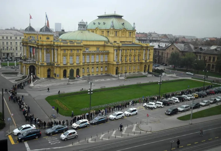ZAGREB VOLI BALET: Golemi redovi za Orašara ispred HNK to su još jednom dokazali