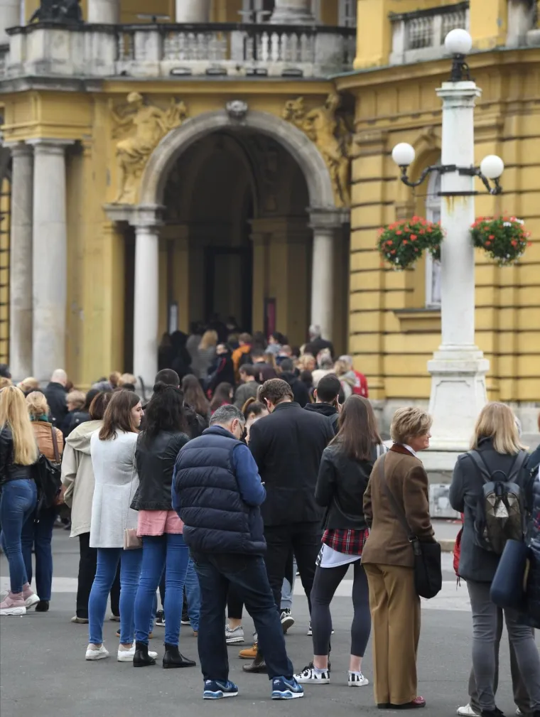 ZAGREB VOLI BALET: Golemi redovi za Orašara ispred HNK to su još jednom dokazali