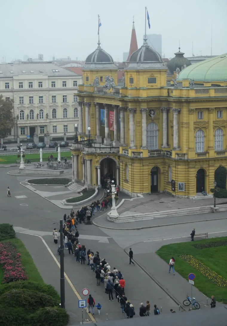 ZAGREB VOLI BALET: Golemi redovi za Orašara ispred HNK to su još jednom dokazali