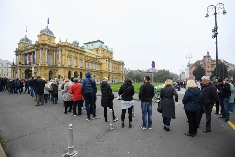 ZAGREB VOLI BALET: Golemi redovi za Orašara ispred HNK to su još jednom dokazali