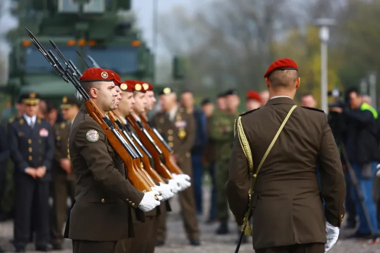 Predsjednica obi&scaron;la vježbu vojnih pasa povodom obljetnice Tigrova