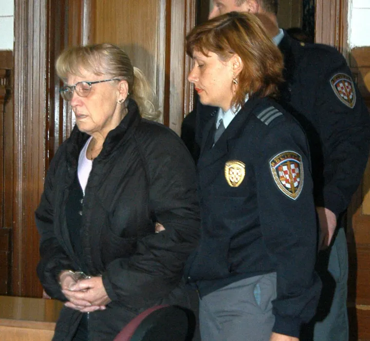 7. Anka Lambert - Anka (66) je skupa sa svojim sinom Alenom (33) osuđena za te&scaron;ko ubojstvo Alenove nevjenčane supruge Tanje Brnelić. Dvojac je Tanju zatočio u svom stanu i zlostavljao najmanje četiri godine, gotovo je u potpunosti li&scaron;iv&scaron;i hrane i vode, prije no &scaron;to su joj oduzeli život.