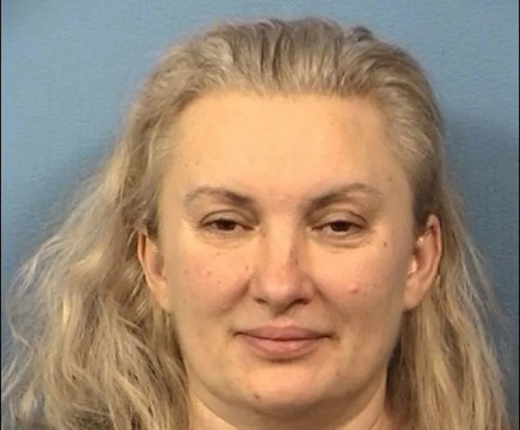 10. Anka Mi&scaron;čević - početkom 2014. godine, ova stanovnica američke savezne države Illinois svog je supruga izbola nožem, a zatim ga je 'dokrajčila' bejzbolskom palicom. Bizarluk cijele situacije je u tome &scaron;to je Anka navodno ubojstvo počinila jer je mislila da je njezin suprug - tajni agent.