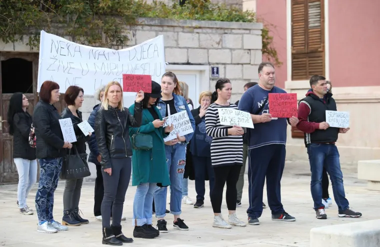 Prosvjed ispred O&Scaron; Puči&scaron;ća