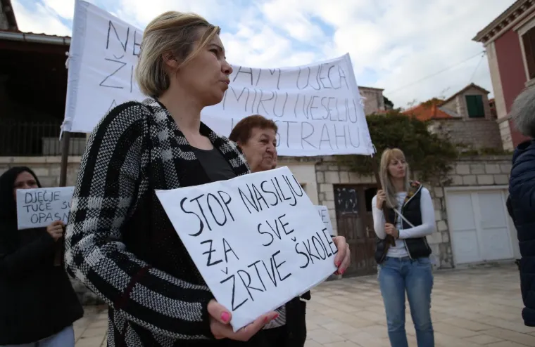 Prosvjed ispred O&Scaron; Puči&scaron;ća