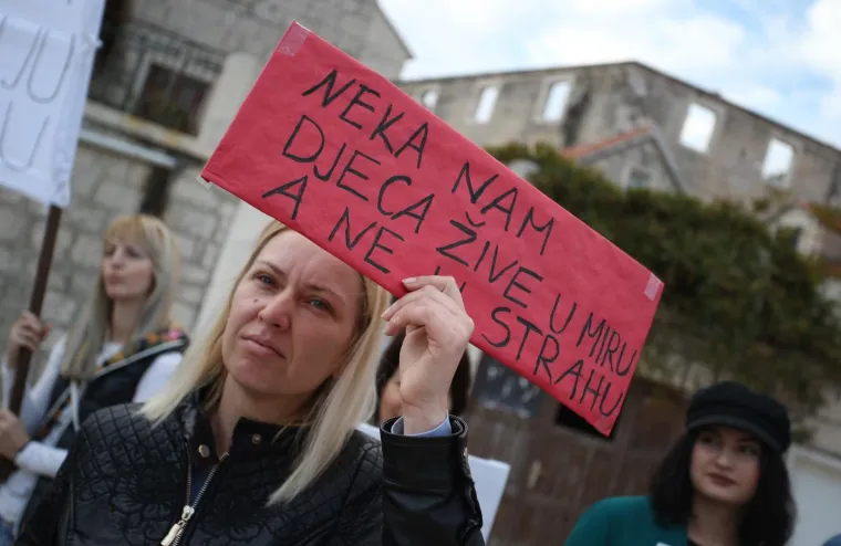 Prosvjed ispred O&Scaron; Puči&scaron;ća