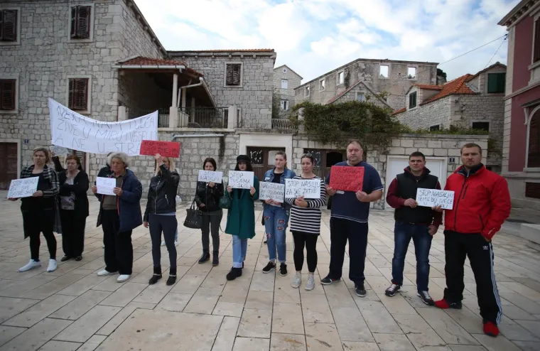 Prosvjed ispred O&Scaron; Puči&scaron;ća