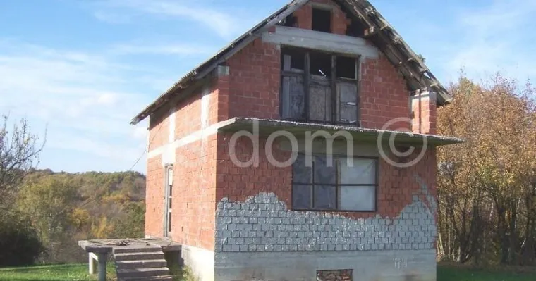 Kuća za urediti od 120 m2 s okućnicom prodaje se za 6000 eura