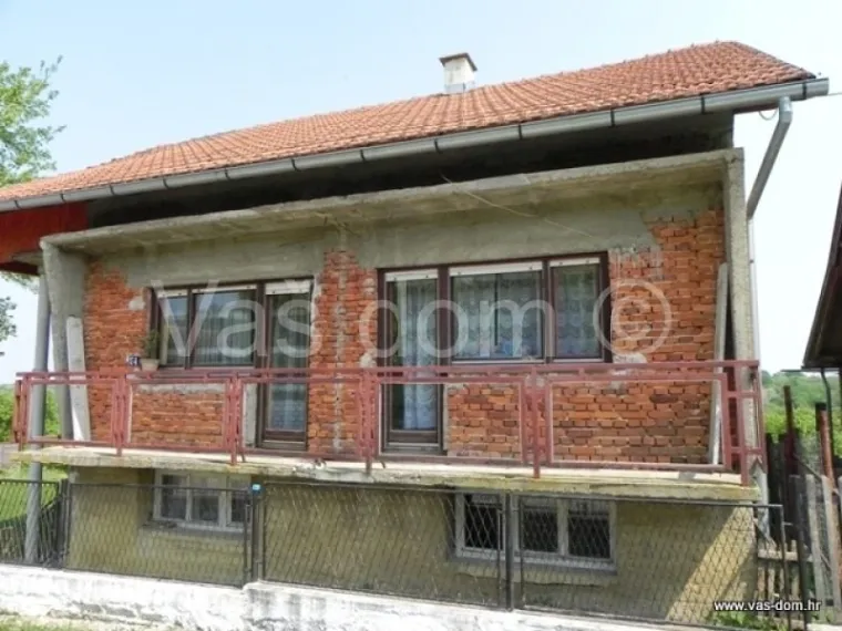 Kuća kod Petrinje od 140 m2 za 11.500 eura