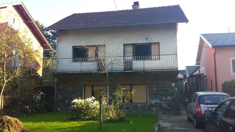 Kuća od 88 m2 s tri sobe u Petrinji za 23.000 eura