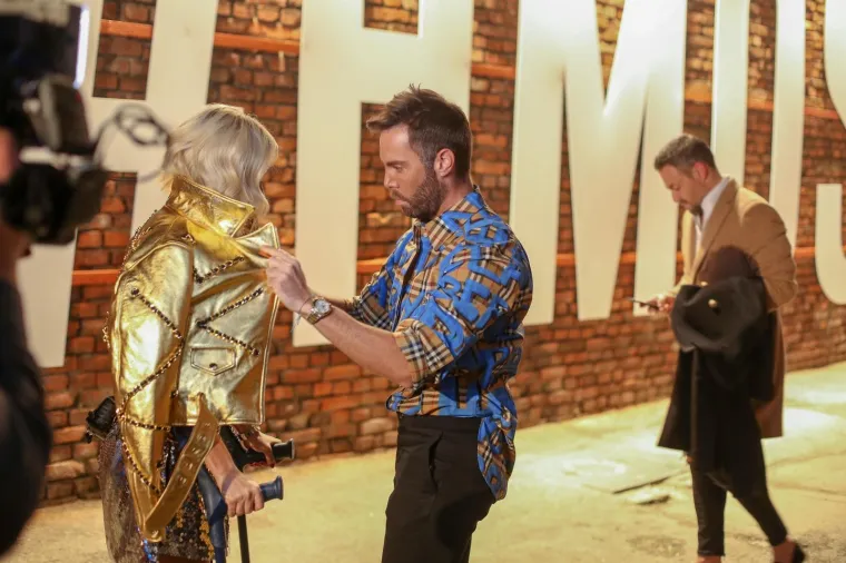 MAJA &Scaron;UPUT ZAJAHALA DEČKA PRED SVIMA: Nenad pokazao da je pravi džentlmen i nosio je uokolo