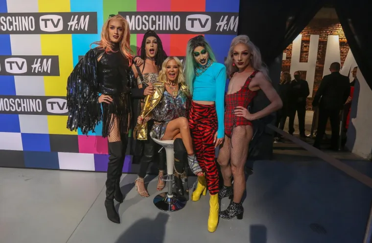 MAJA &Scaron;UPUT ZAJAHALA DEČKA PRED SVIMA: Nenad pokazao da je pravi džentlmen i nosio je uokolo