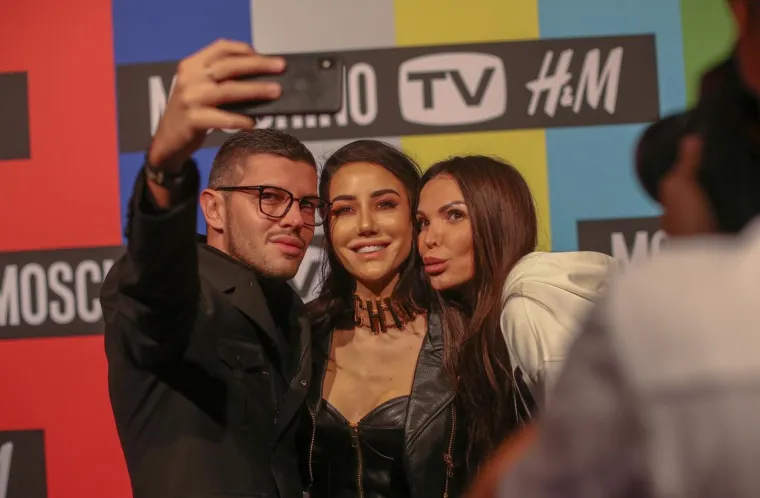 MAJA &Scaron;UPUT ZAJAHALA DEČKA PRED SVIMA: Nenad pokazao da je pravi džentlmen i nosio je uokolo