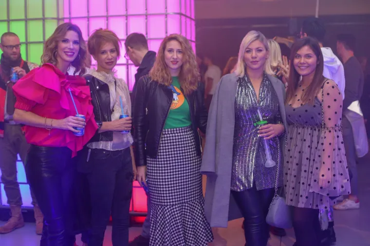 MAJA &Scaron;UPUT ZAJAHALA DEČKA PRED SVIMA: Nenad pokazao da je pravi džentlmen i nosio je uokolo