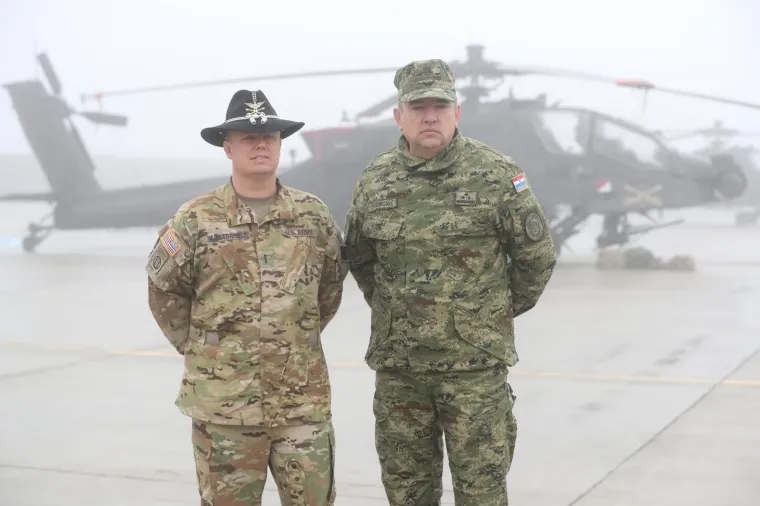 AMERIČKA VOJNA MOĆ SLETJELA NA TUĐMANA: Krstičević obi&scaron;ao skupinu helikoptera borbenog zrakoplovstva SAD-a