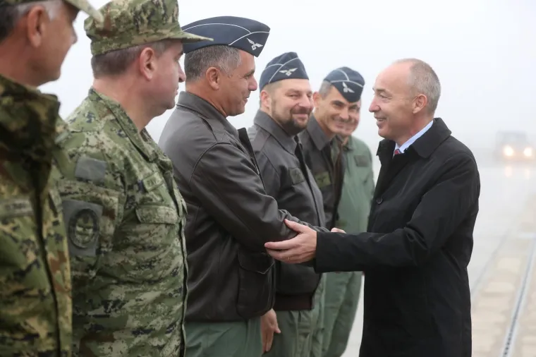 AMERIČKA VOJNA MOĆ SLETJELA NA TUĐMANA: Krstičević obi&scaron;ao skupinu helikoptera borbenog zrakoplovstva SAD-a