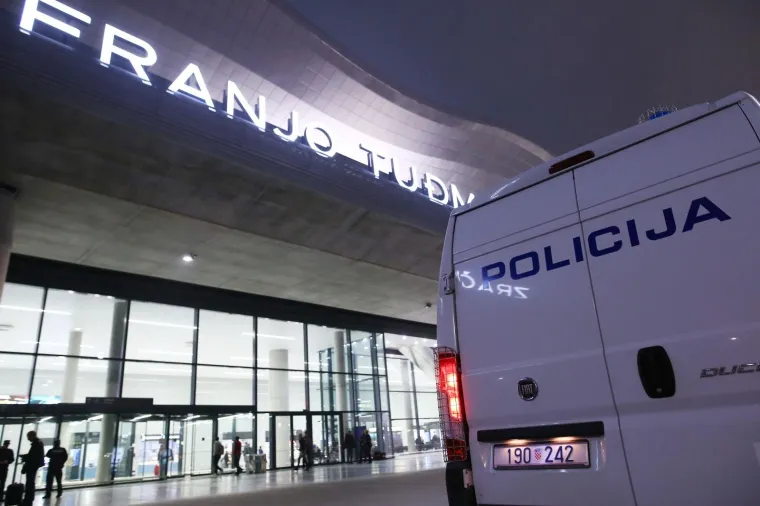 POLICIJA ISPRED ZRAČNE LUKE FRANJO TUĐMAN: Ivicu Todorića u Zagrebu čekaju kamere i rotirke