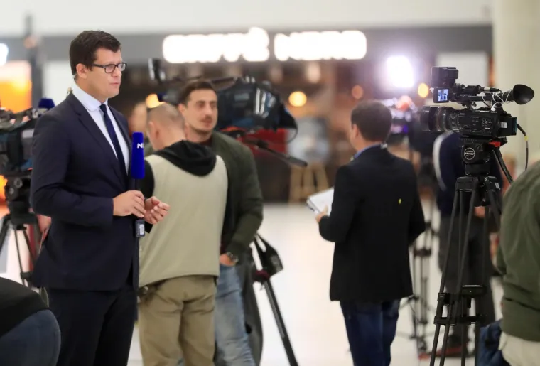 POLICIJA ISPRED ZRAČNE LUKE FRANJO TUĐMAN: Ivicu Todorića u Zagrebu čekaju kamere i rotirke