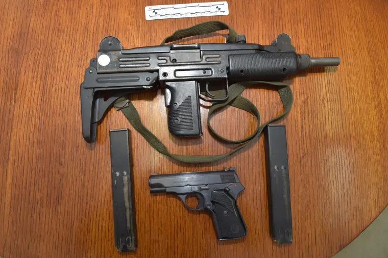 Zadarski policajci uhitili su u ponedjeljak na zadarskom području s vi&scaron;e od 230 grama kokaina 53-godi&scaron;njeg  J. G., zvanog &Scaron;iptar, koji je zbog ubojstva policajca 1998. odslužio zatvorsku kaznu u trajanju od 17 godina