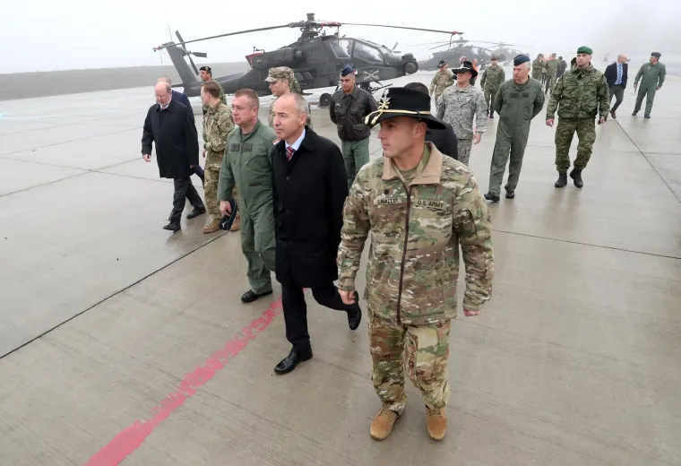 "Njegov top od 30 milimetara može probiti oklop od 50 centimetara na udaljenosti od 2500 metara, &scaron;to je impozantno. Ovo je vrlo napredna letjelica koja ima izuzetno napredne interface čovjek-ma&scaron;ina", kazao je Križanec.