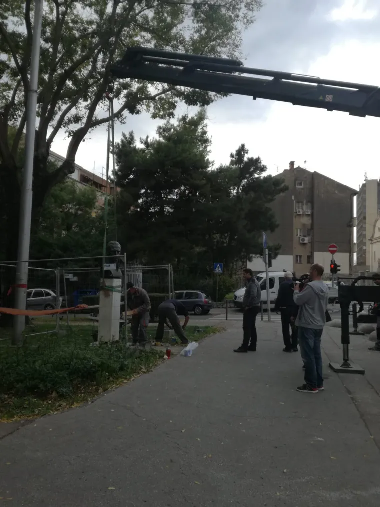 Spomenik Radi Končaru na Bačvicama