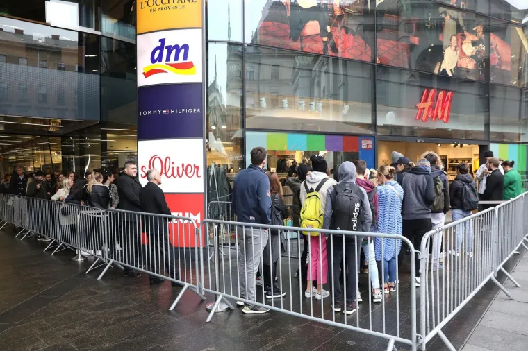 Zbog čega su ponovno gužve pred H&M-om na Cvjetnom trgu?