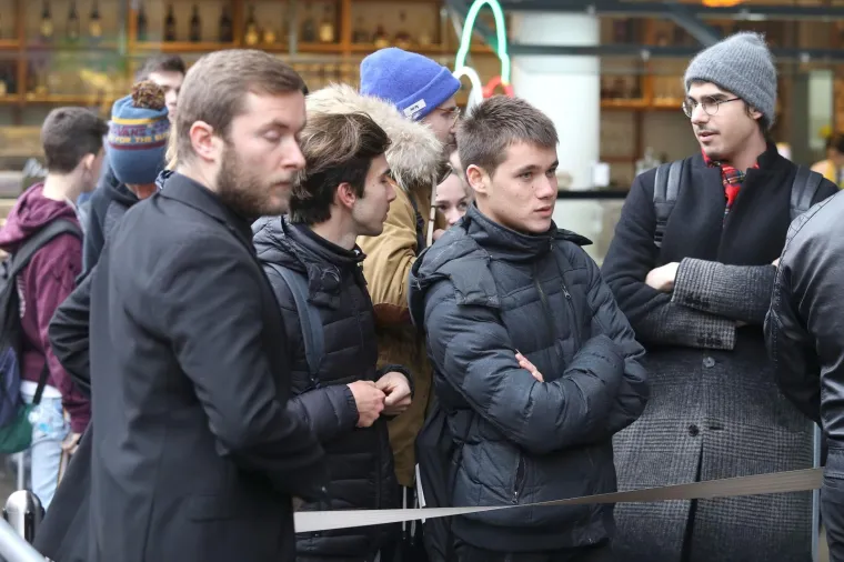 Zbog čega su ponovno gužve pred H&M-om na Cvjetnom trgu?