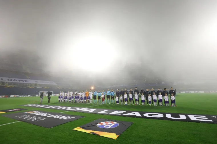 OSJETITE DA&Scaron;AK ATMOSFERE S MAKSIMIRA: Navijači su okupirali tribine, njihovo raspoloženje ne može pokvariti niti gusta magla