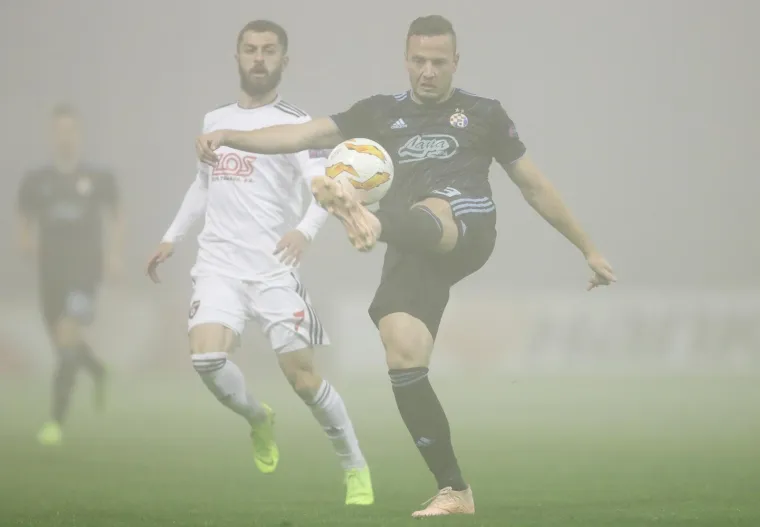 OSJETITE DA&Scaron;AK ATMOSFERE S MAKSIMIRA: Navijači su okupirali tribine, njihovo raspoloženje ne može pokvariti niti gusta magla