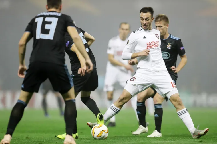 OSJETITE DA&Scaron;AK ATMOSFERE S MAKSIMIRA: Navijači su okupirali tribine, njihovo raspoloženje ne može pokvariti niti gusta magla