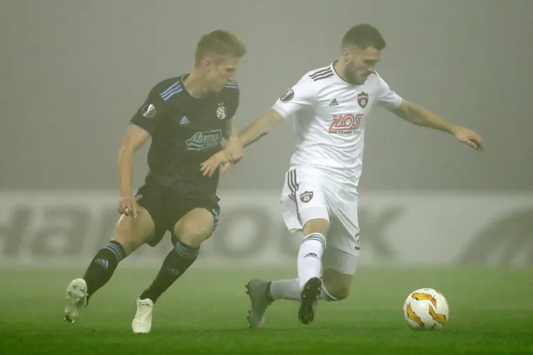 OSJETITE DA&Scaron;AK ATMOSFERE S MAKSIMIRA: Navijači su okupirali tribine, njihovo raspoloženje ne može pokvariti niti gusta magla