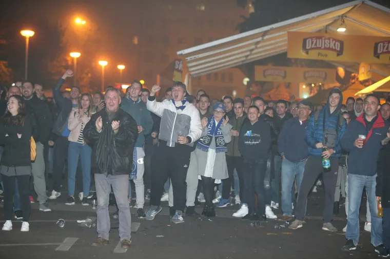 UĐITE U DINAMOVU FAN ZONU: Nema ulaznice? Nema problema! Navijači hrvatskog prvaka nisu ostali uskraćeni za spektakl