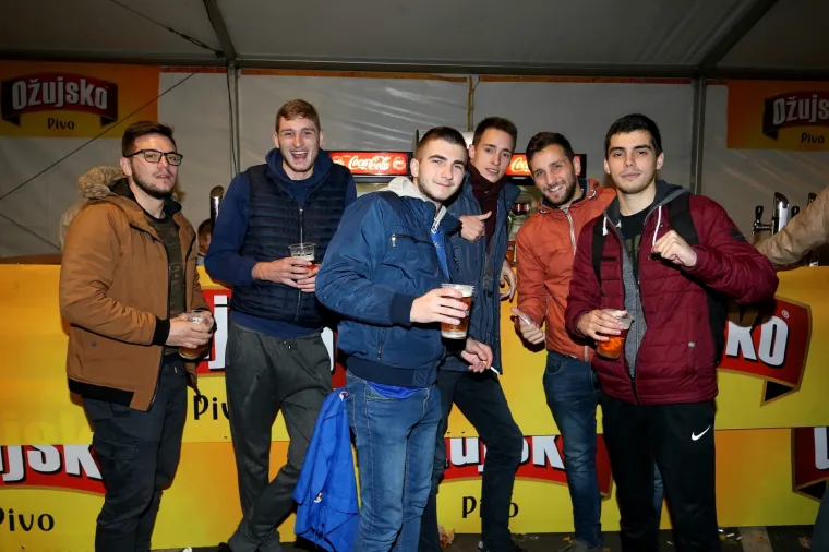 UĐITE U DINAMOVU FAN ZONU: Nema ulaznice? Nema problema! Navijači hrvatskog prvaka nisu ostali uskraćeni za spektakl