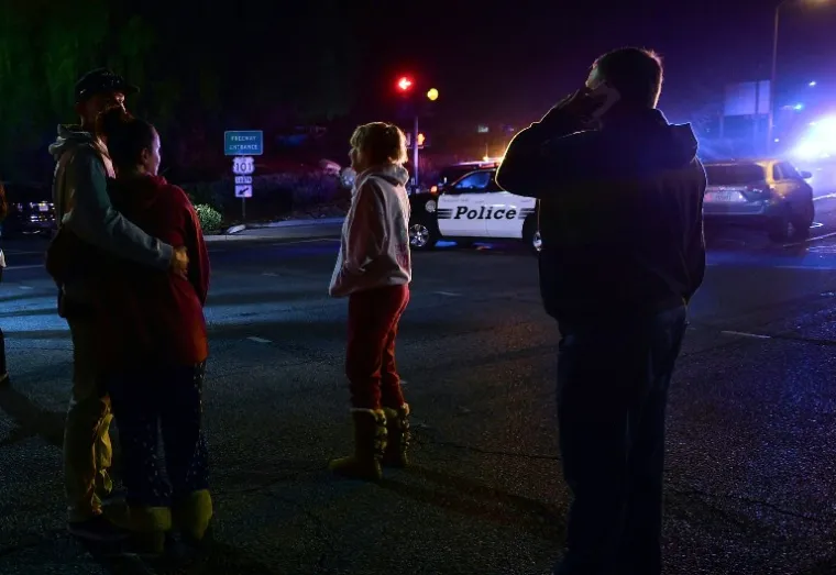 PUCNJAVA U KLUBU U KALIFORNIJI: Mladić upao u bar i počeo pucati, broj mrtvih - 13