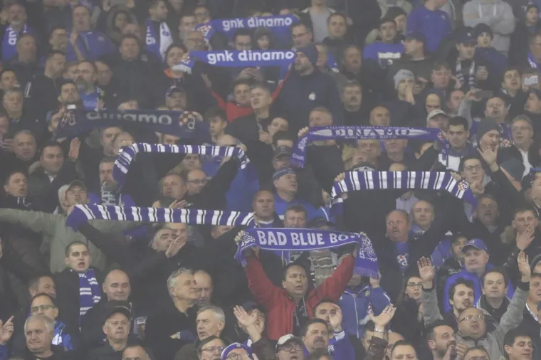 Oko 20 tisuća navijača bodrilo je Dinamo u povijesnoj utakmici protiv Spartaka. Pogledajte kako je to izgledalo