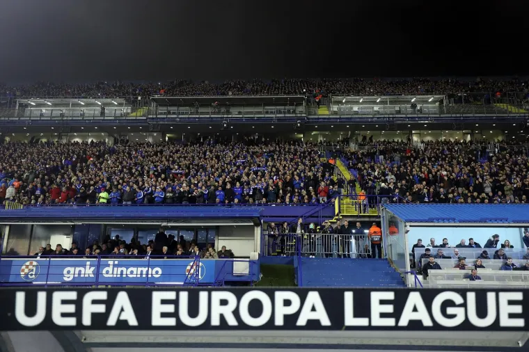 Oko 20 tisuća navijača bodrilo je Dinamo u povijesnoj utakmici protiv Spartaka. Pogledajte kako je to izgledalo