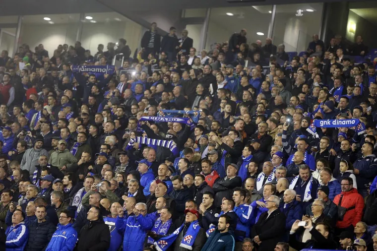Oko 20 tisuća navijača bodrilo je Dinamo u povijesnoj utakmici protiv Spartaka. Pogledajte kako je to izgledalo