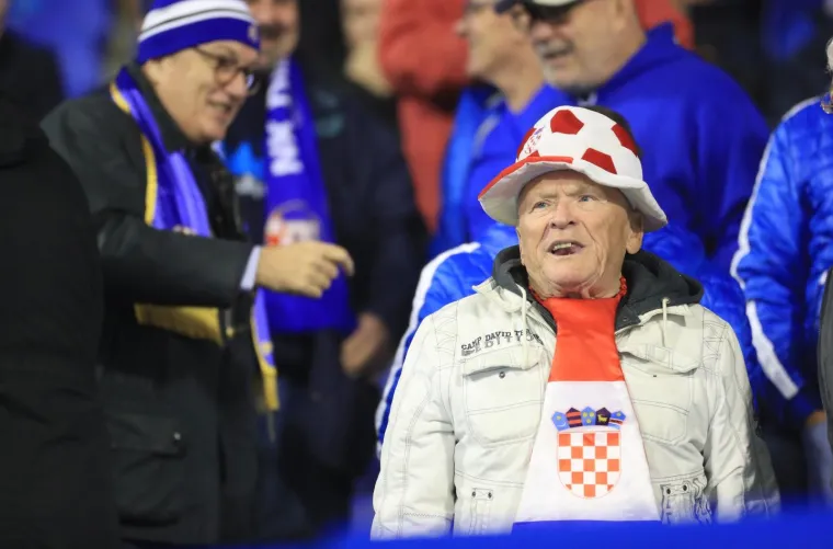 Oko 20 tisuća navijača bodrilo je Dinamo u povijesnoj utakmici protiv Spartaka. Pogledajte kako je to izgledalo