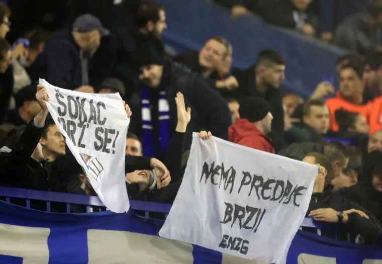 Oko 20 tisuća navijača bodrilo je Dinamo u povijesnoj utakmici protiv Spartaka. Pogledajte kako je to izgledalo