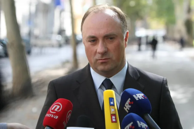 Od vrha do dna: Pogledajte koji su sve hrvatski moćnici bili iza re&scaron;etaka