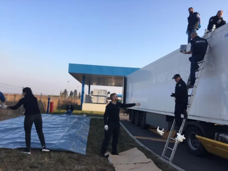 RIJETKO VIĐENI PRIZORI S GRANICE: Evo kako to izgleda kad policija pronađe stotine kilograma skrivene droge