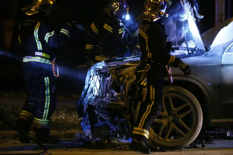 U ZAGREBU ZAPALJEN LUKSUZNI MERCEDES OSUĐIVANOM PODUZETNIKU: Motiv je nepoznat