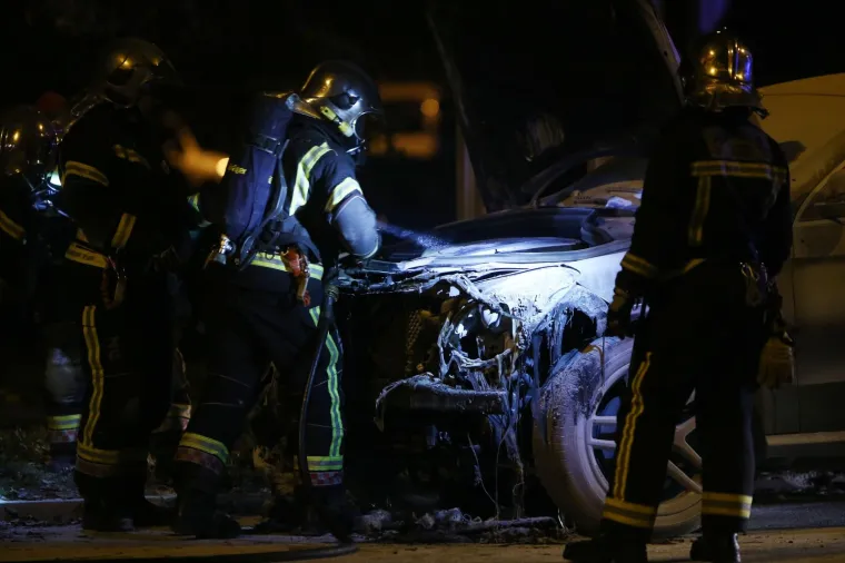 U ZAGREBU ZAPALJEN LUKSUZNI MERCEDES OSUĐIVANOM PODUZETNIKU: Motiv je nepoznat