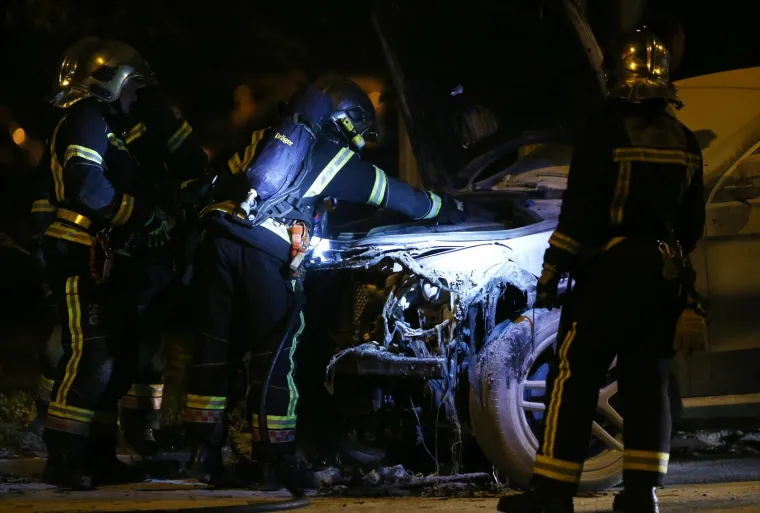 U ZAGREBU ZAPALJEN LUKSUZNI MERCEDES OSUĐIVANOM PODUZETNIKU: Motiv je nepoznat
